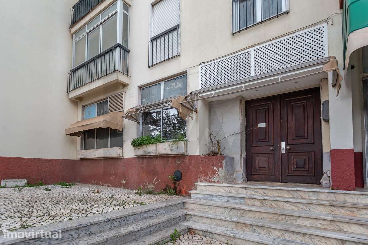 Loja - Espaço Comercial  com 100 m2 para Arrendar - Alto da Castelhana - Grande imagem: 2/22