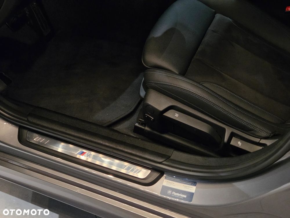 BMW Seria 3 318i M Sport - 17