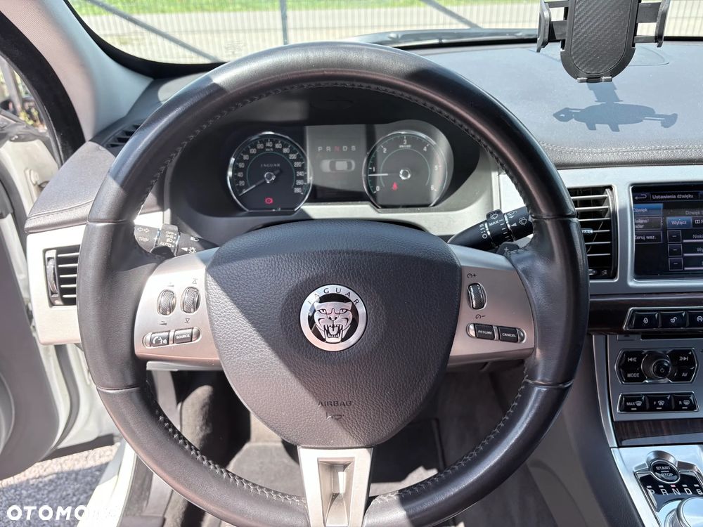 Jaguar XF 3.0 V6 D Premium Luxury - 16