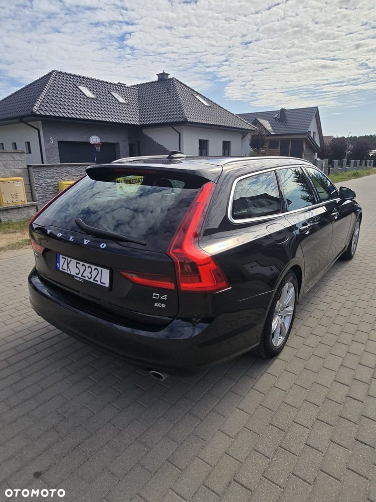 Volvo V90 D4 Momentum - 4