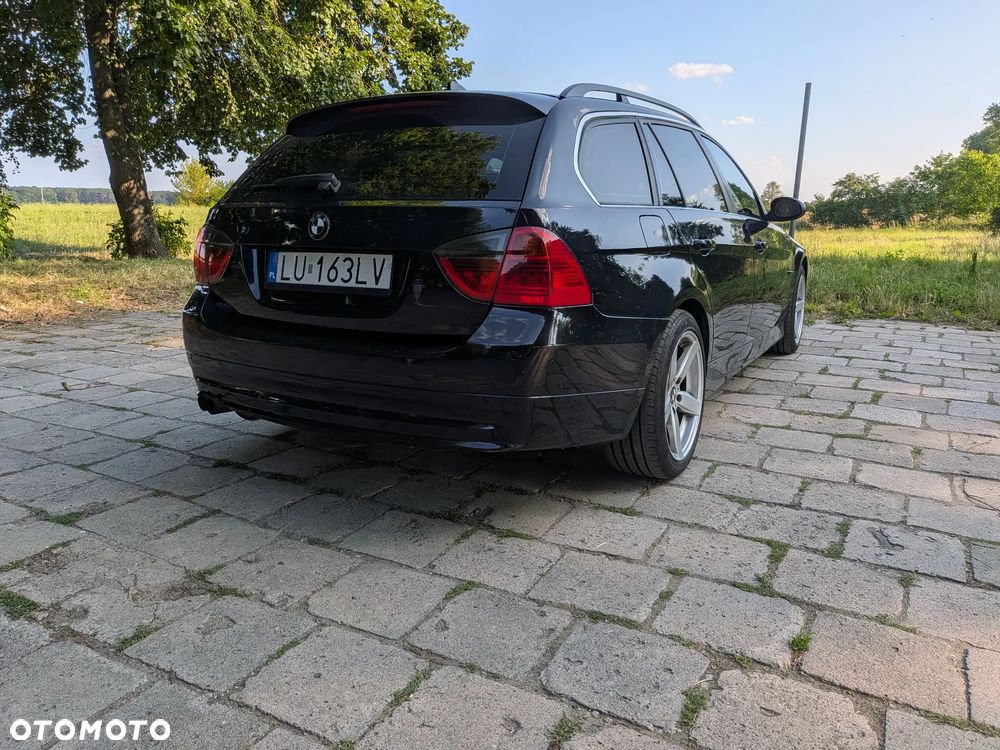 BMW Seria 3 325i - 4