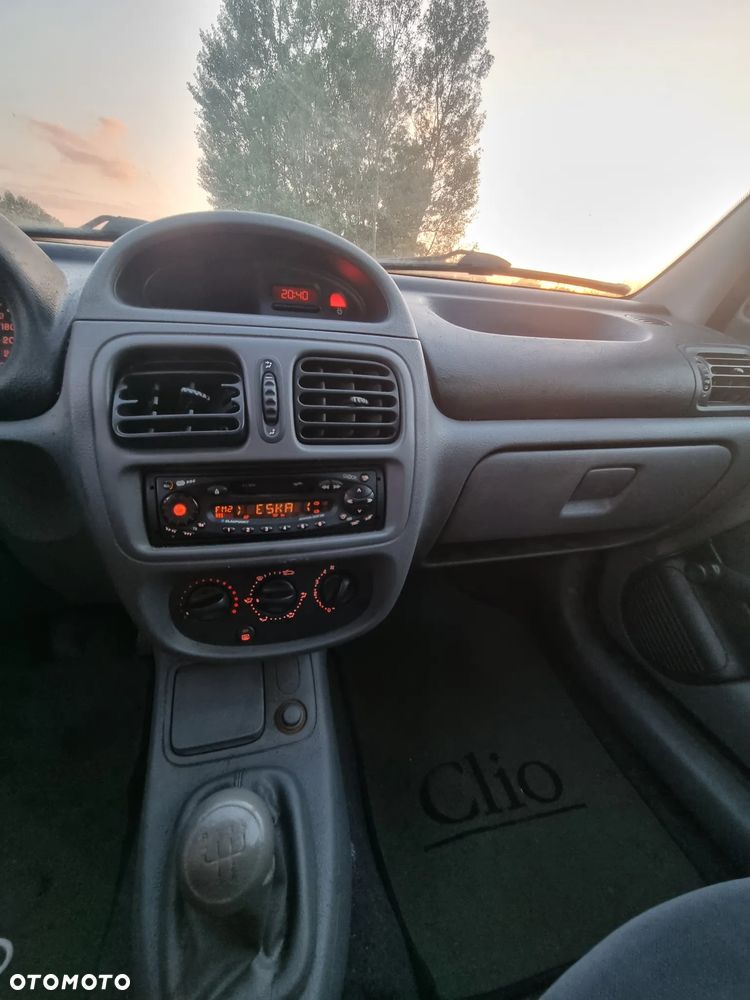 Renault Clio - 10
