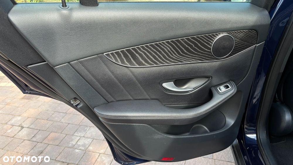 Mercedes-Benz GLC 250 4Matic 9G-TRONIC AMG Line - 37