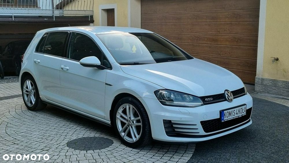 Volkswagen Golf - 8