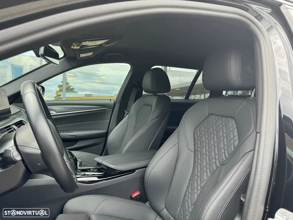 BMW 530 e Pack Desportivo M - 19