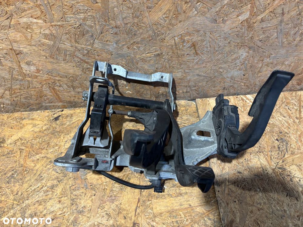 AUDI Q5 Mocowanie stelaż pedałów 8K2721117 - 4