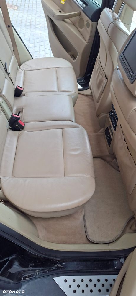 BMW X5 4.8i - 9
