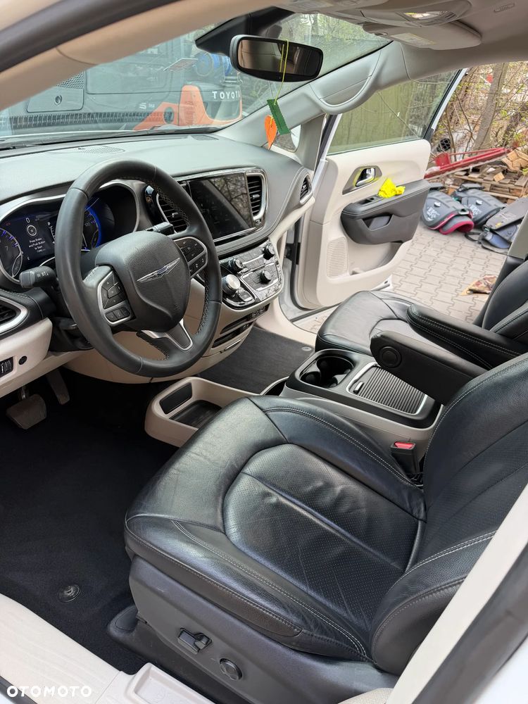 Chrysler Pacifica - 6