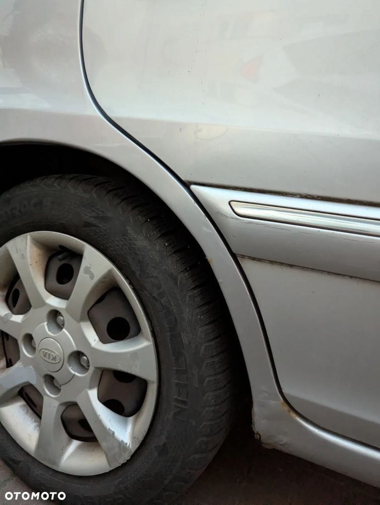 Kia Carens 2.0 EX - 15