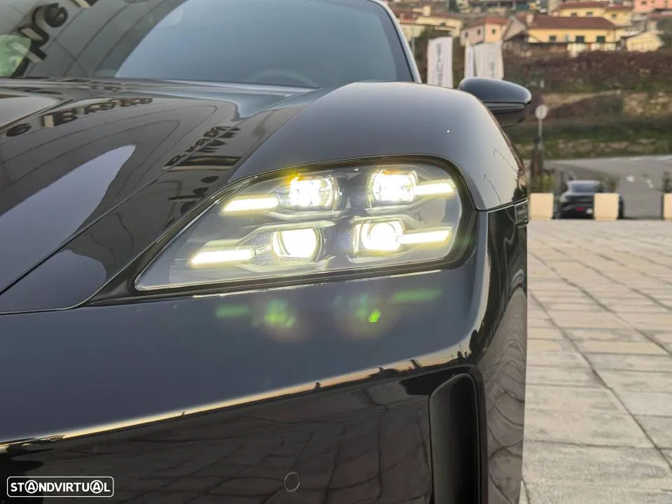 Porsche Taycan 4S - 10