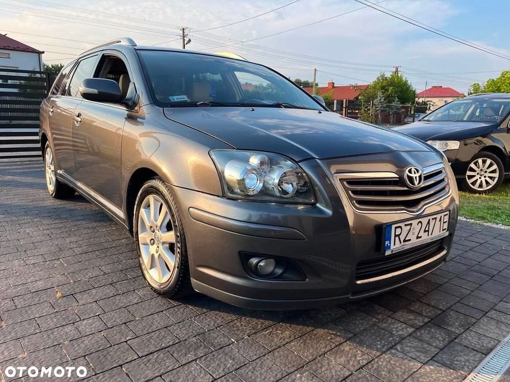 Toyota Avensis - 2