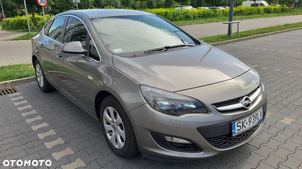 Opel Astra 1.4 T Business EU6 - 3