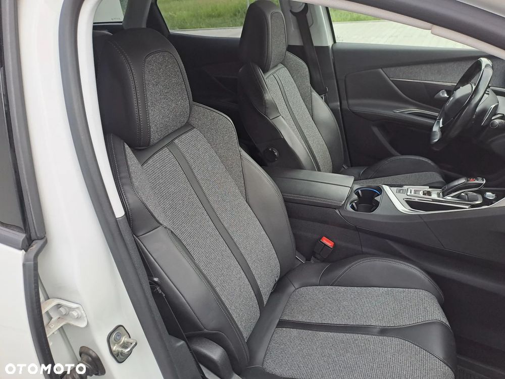 Peugeot 3008 1.2 PureTech Active S&S EAT6 - 12
