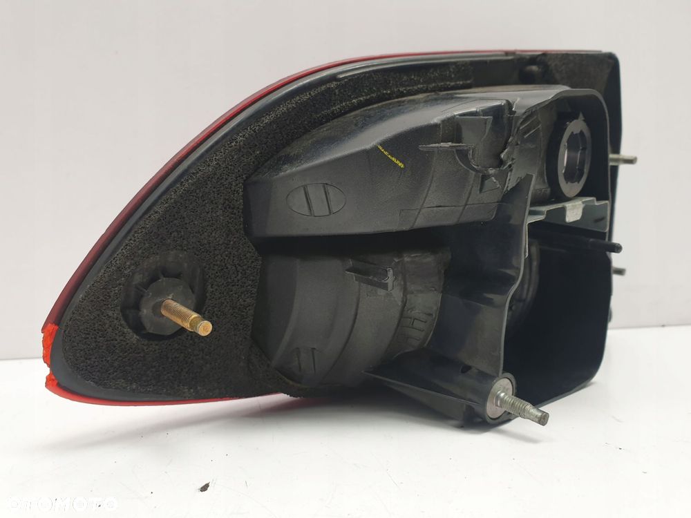 LAMPA Subaru Tribeca TYLNA W KLAPE PRAWA prawy tył - 7