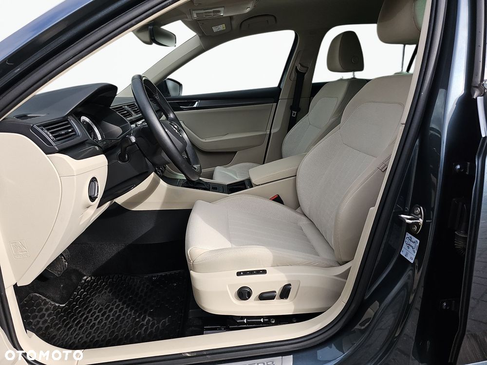 Skoda Superb 2.0 TDI SCR Style DSG - 10