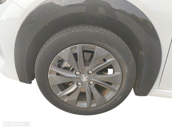 Peugeot e-208 Allure - 24