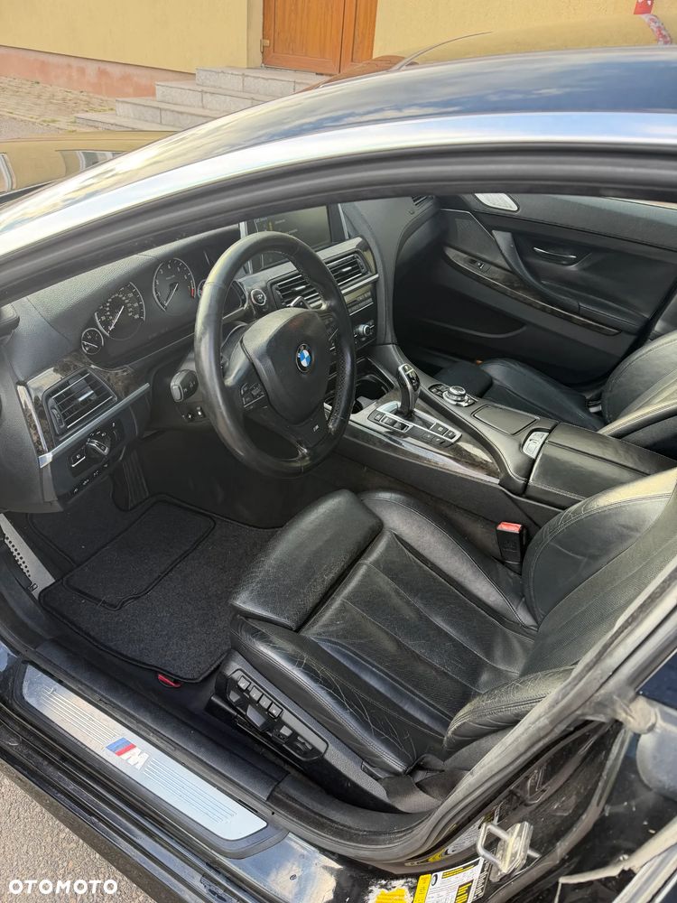 BMW Seria 6 650i - 12