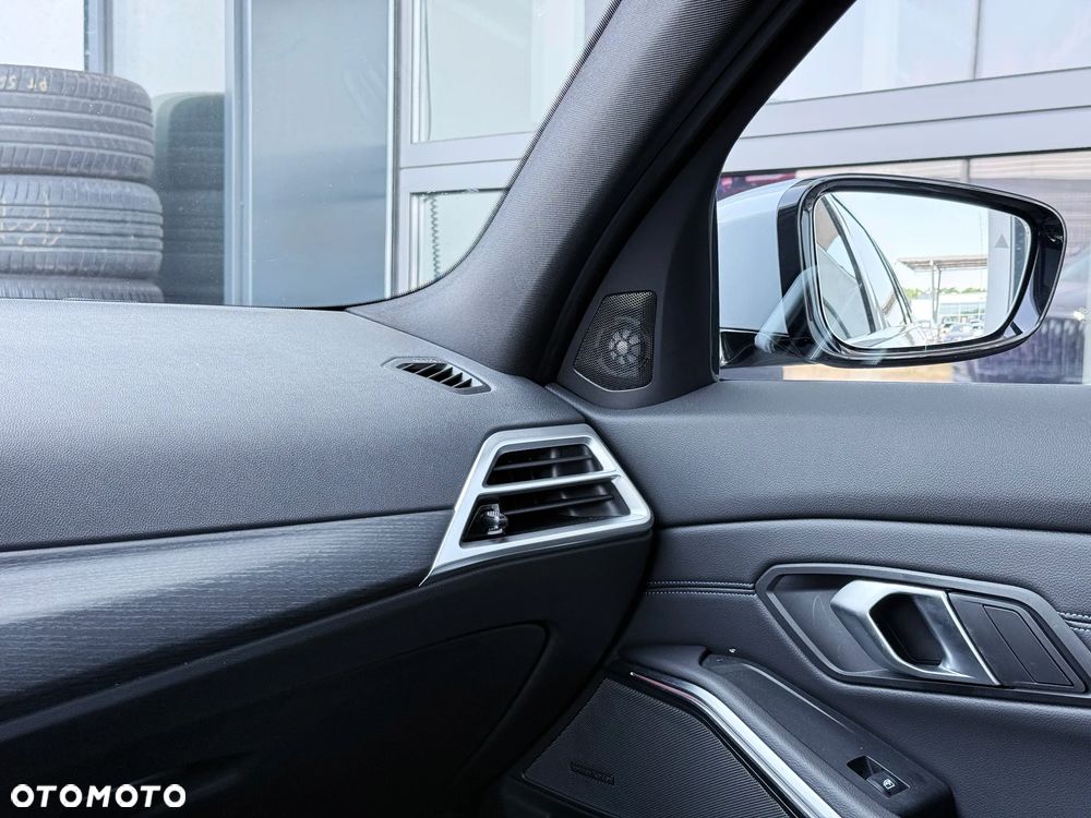 BMW Seria 3 320d xDrive M Sport - 21
