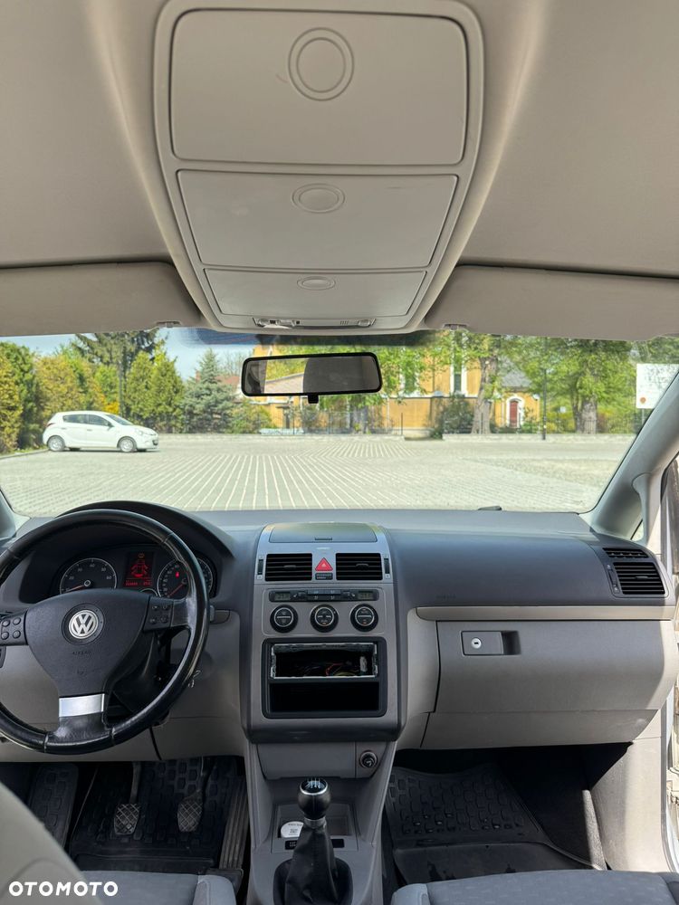 Volkswagen Touran - 16