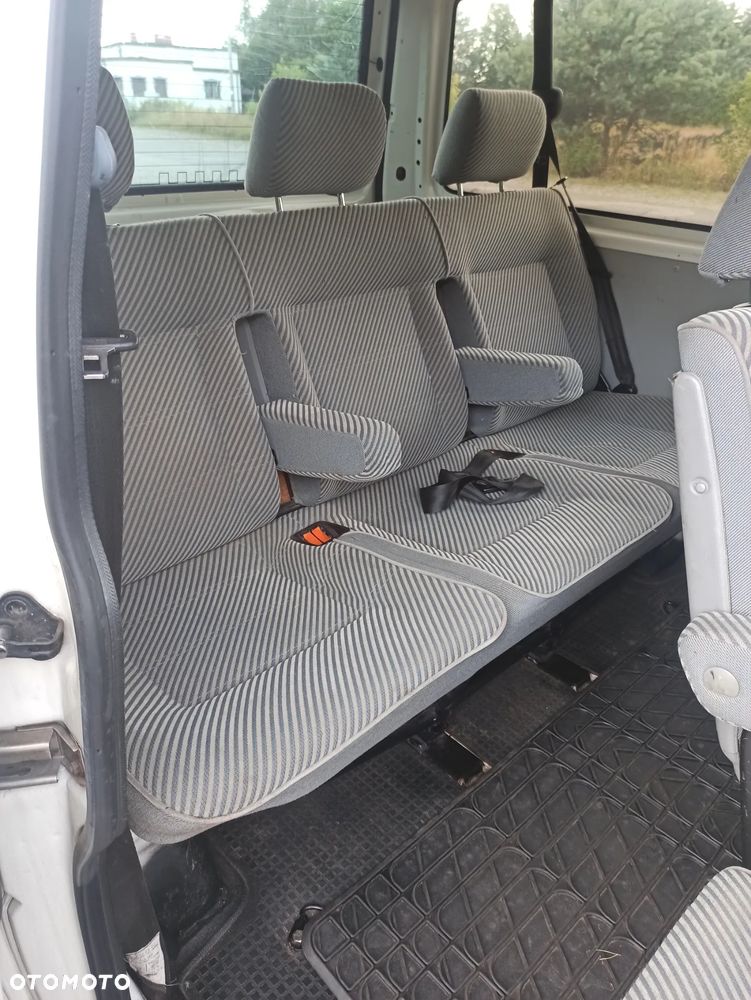 Volkswagen Transporter - 11