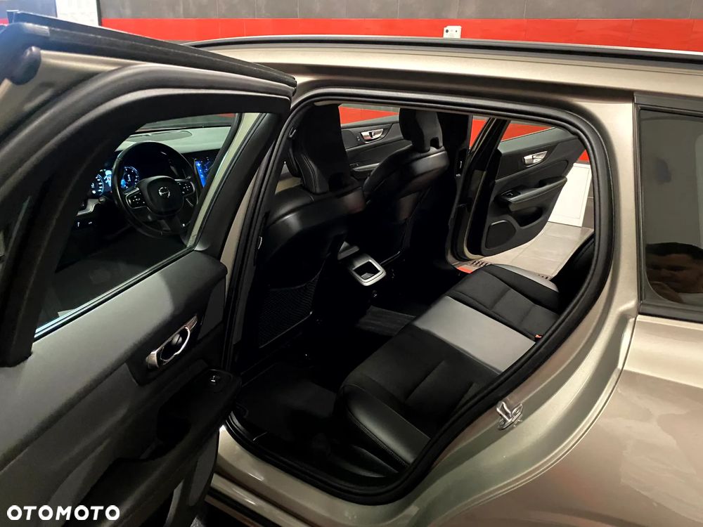 Volvo V60 D3 SCR Momentum - 23