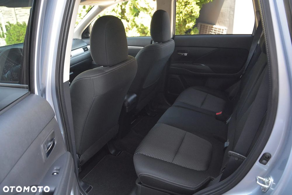 Mitsubishi Outlander - 11