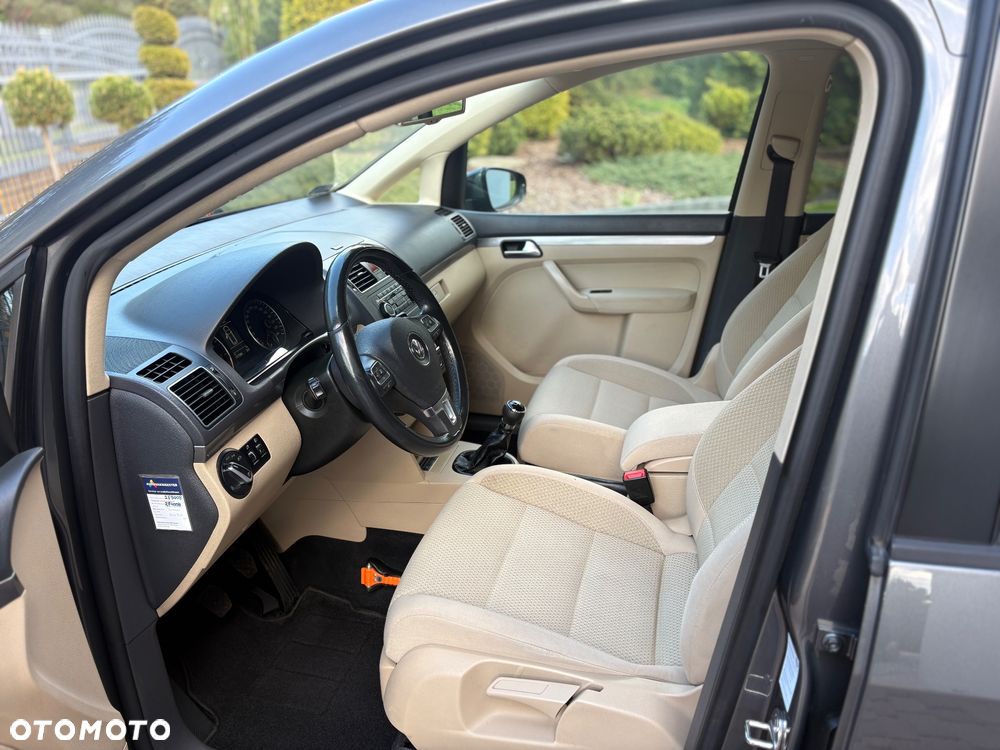 Volkswagen Touran - 17