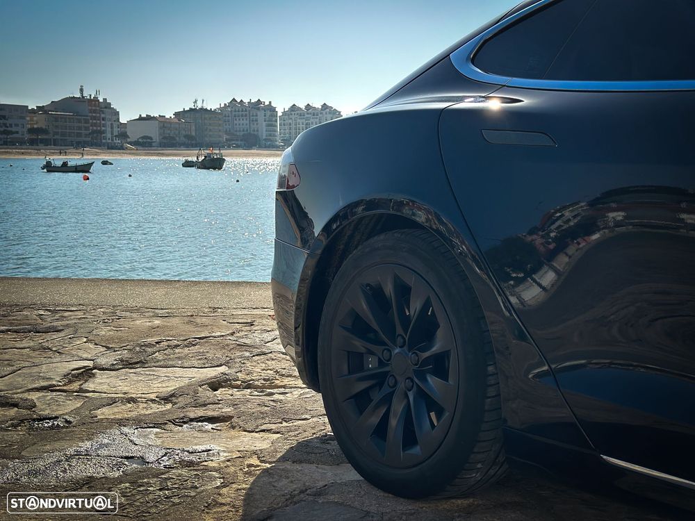 Tesla Model S - 6