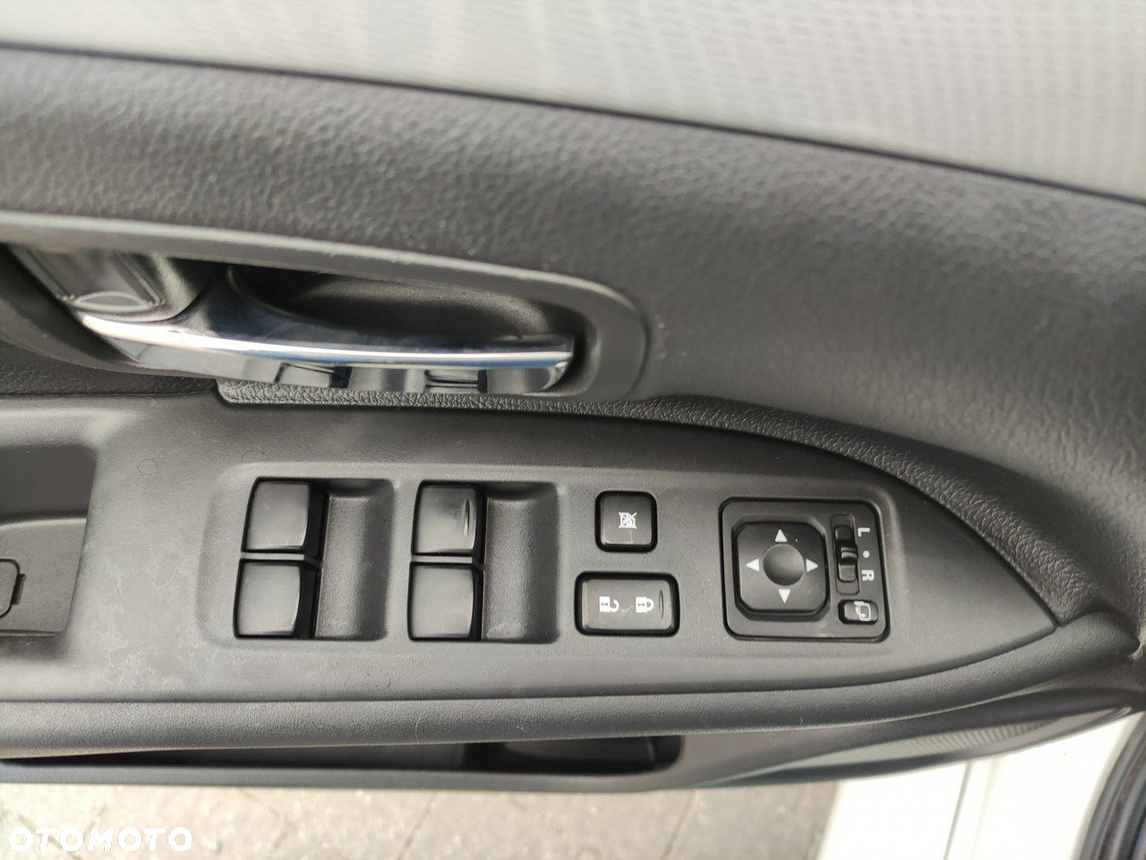 Mitsubishi Outlander - 13