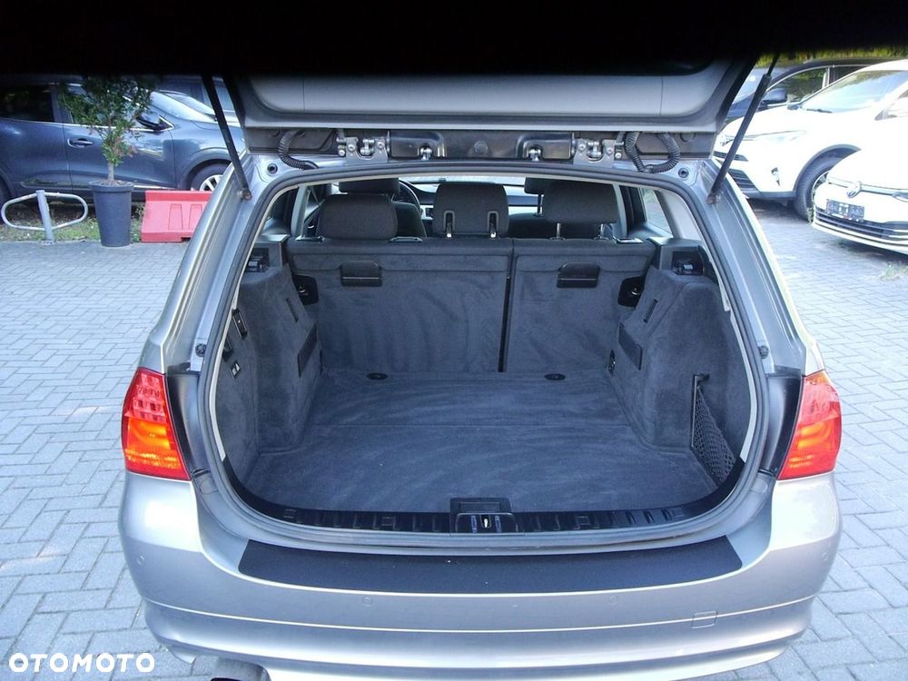 BMW Seria 3 318i Edition Sport - 17