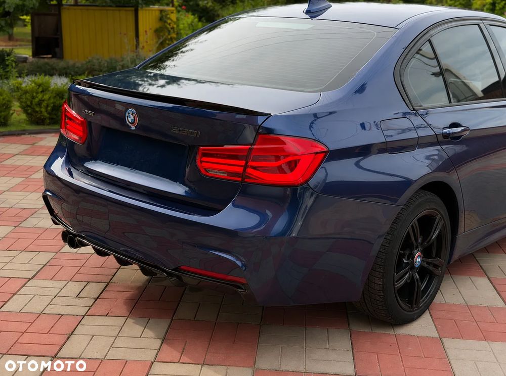 BMW Seria 3 330i M Sport - 9
