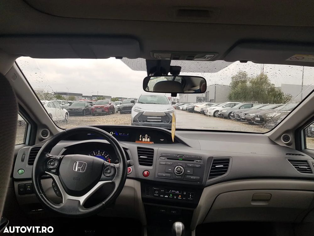 Honda Civic 1.8 MT ES - 11