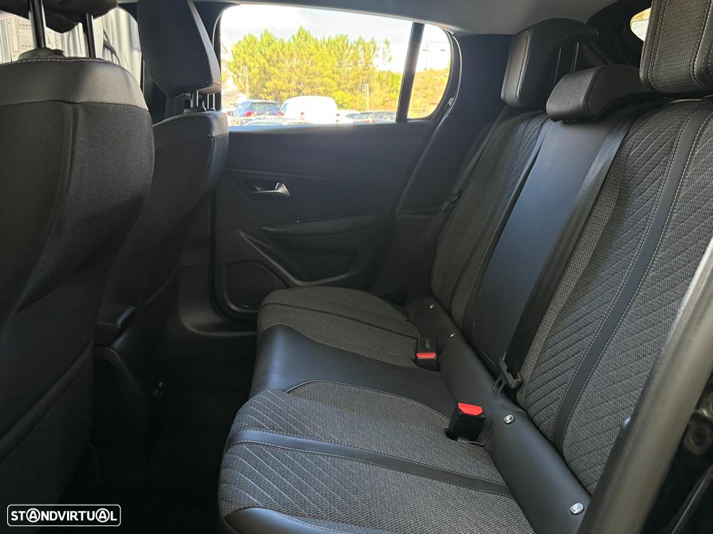 Peugeot 208 1.2 Hybrid Allure e-DCS6 - 33