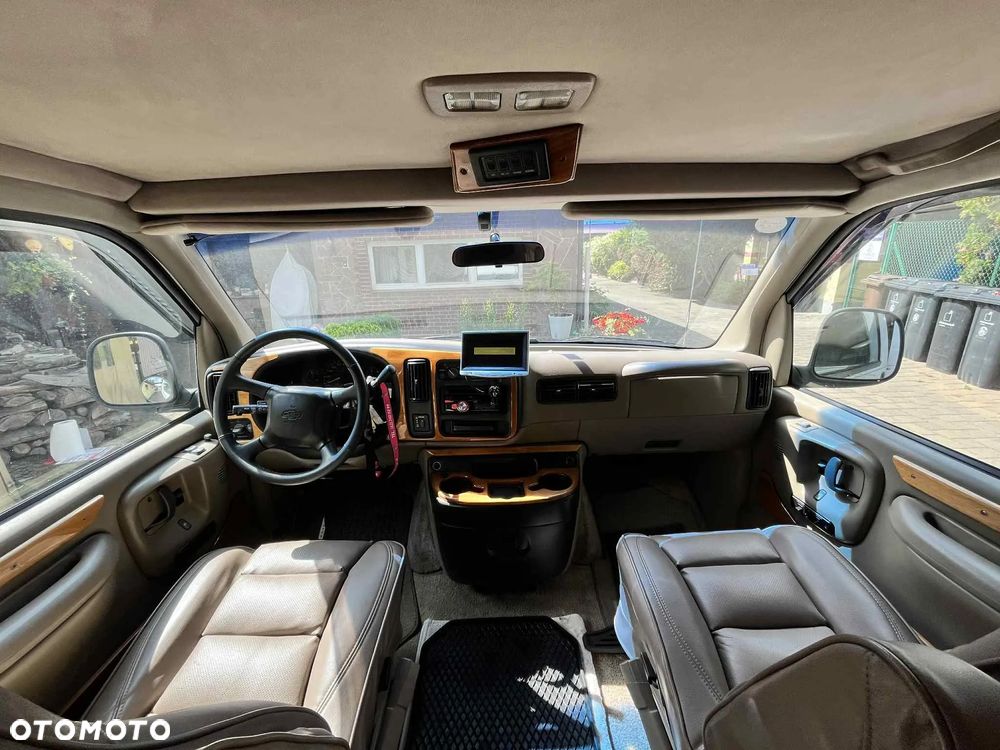 Chevrolet Express - 13