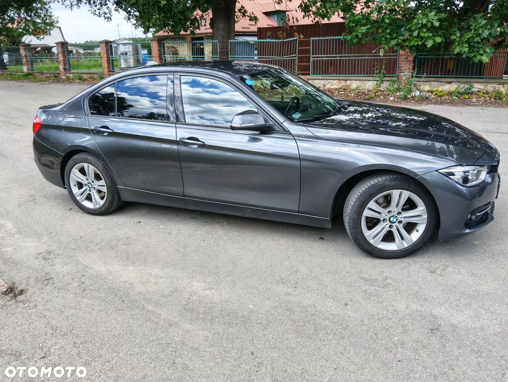BMW Seria 3 320d Sport Line - 12