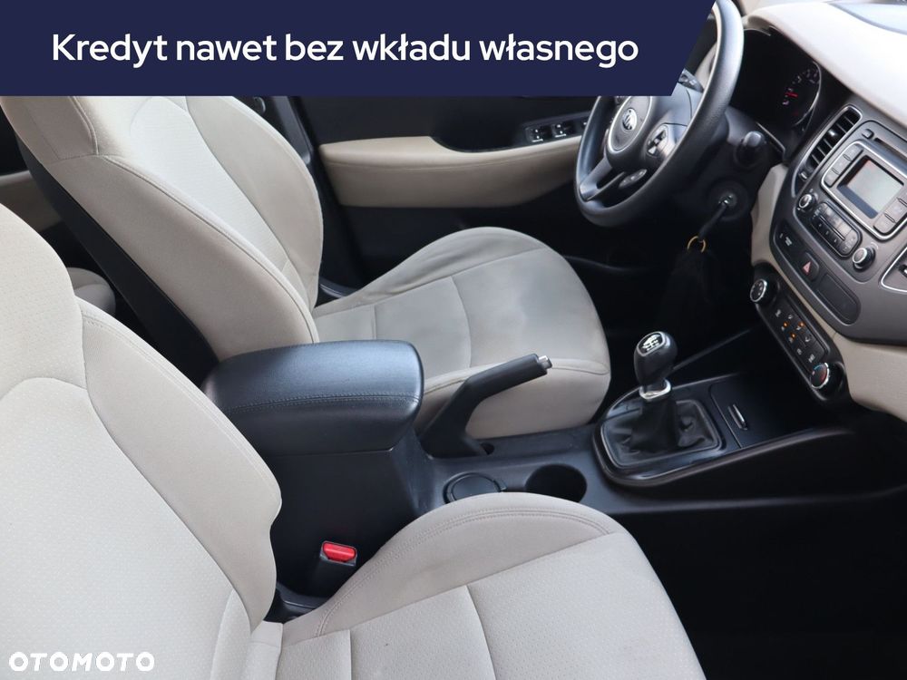 Kia Carens - 11