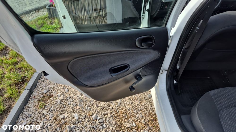 Peugeot 206 plus - 13