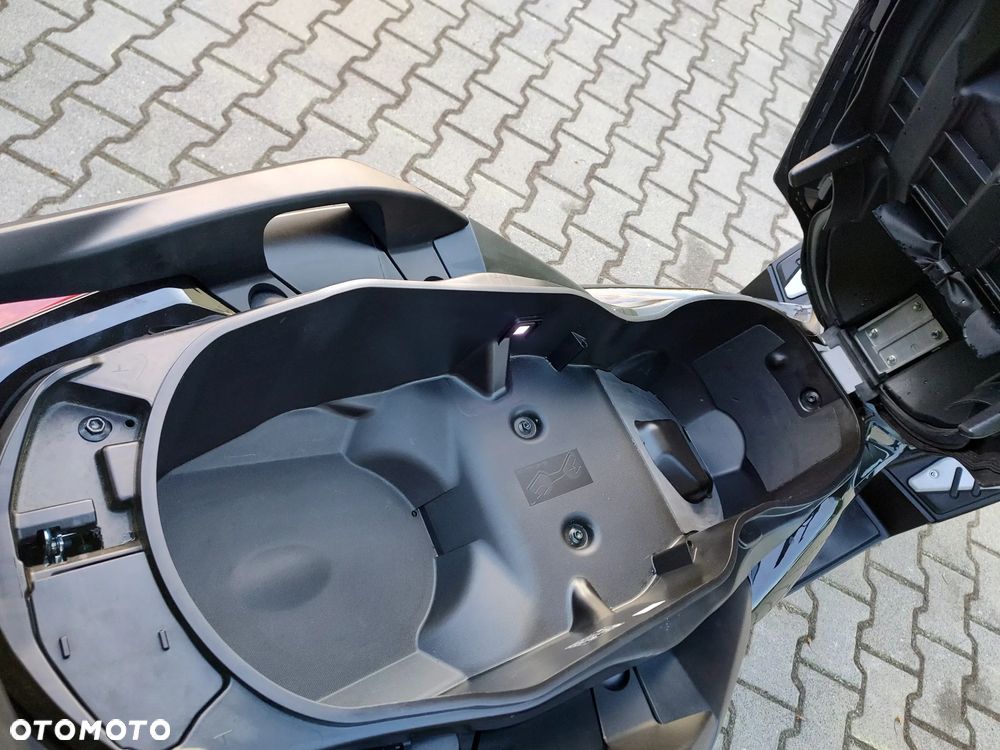 Yamaha X-max - 17