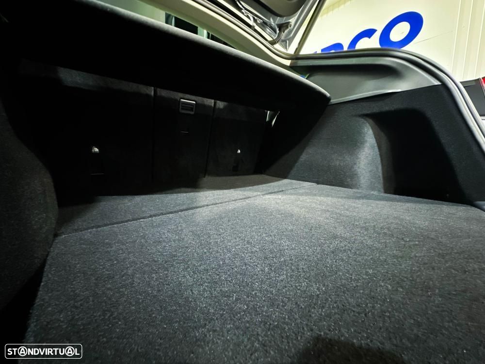 Tesla Model Y Long Range Dual Motor AWD - 57