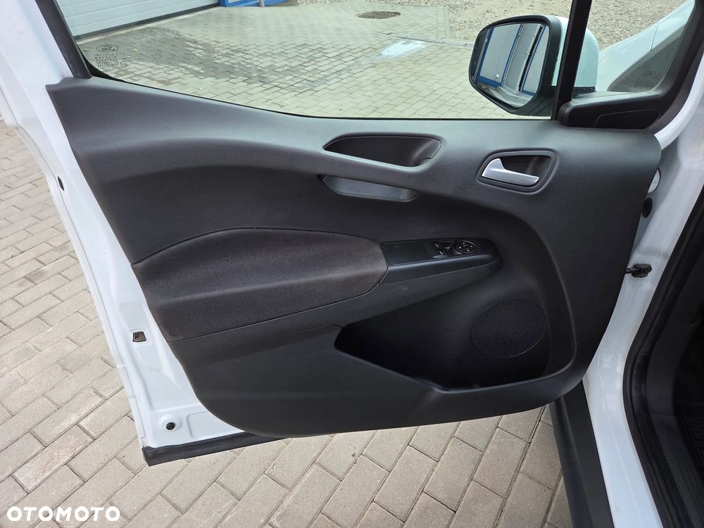 Ford Transit Courier - 11