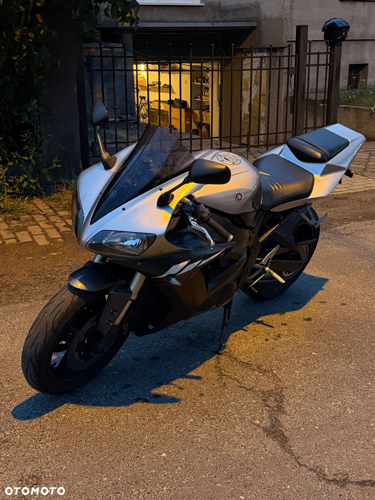Yamaha R1 - 5