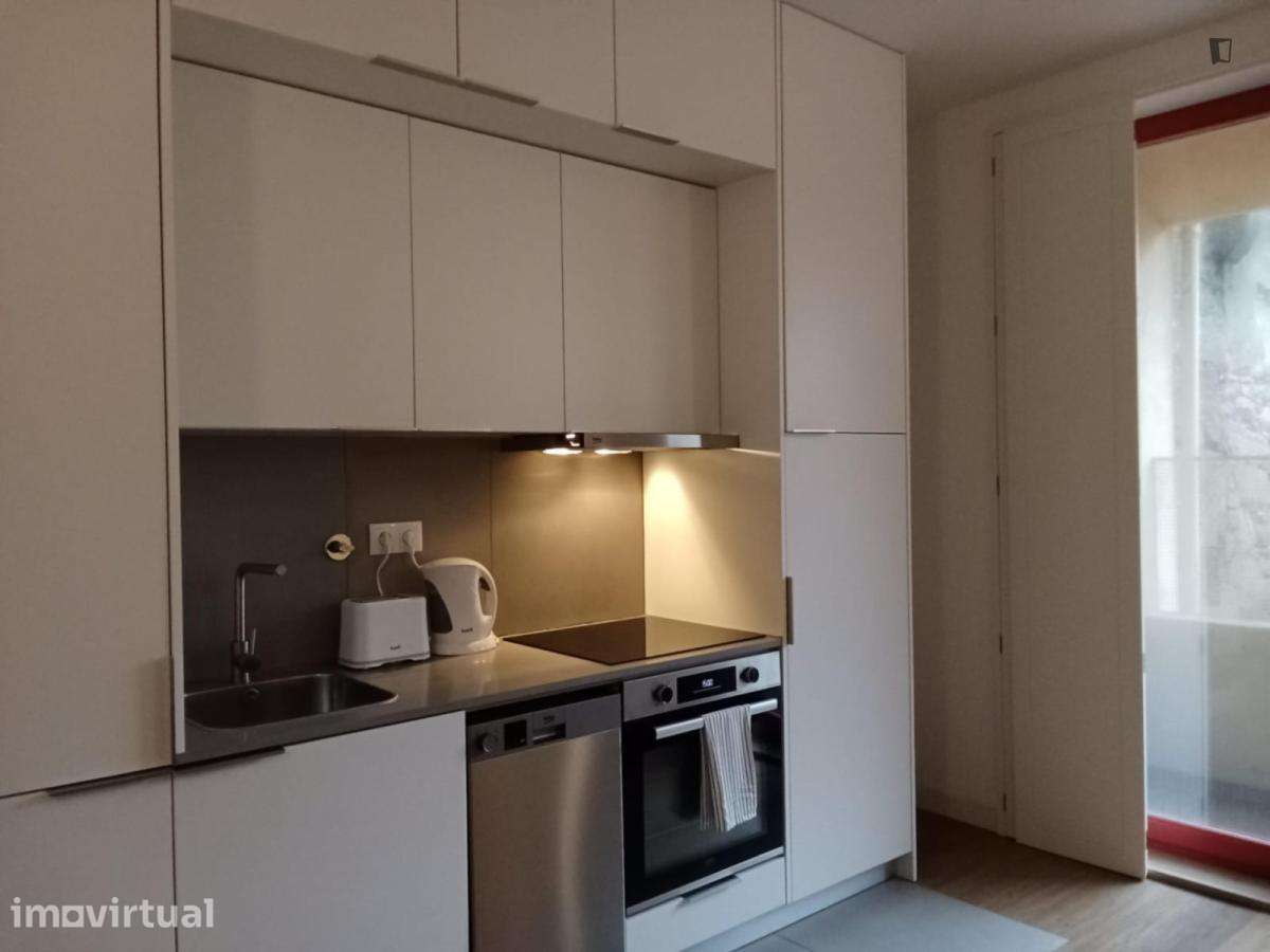 Apartamento com 1 quartos - localizado em Santa Marinha Porto - Grande imagem: 2/17