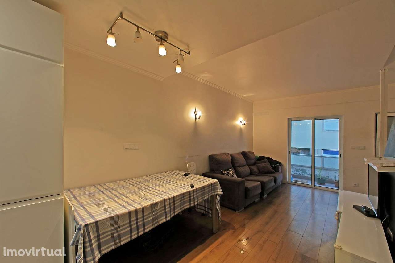 Elegante Apartamento T3 na Amadora – Espaço, Localização e Potencial - Grande imagem: 3/16