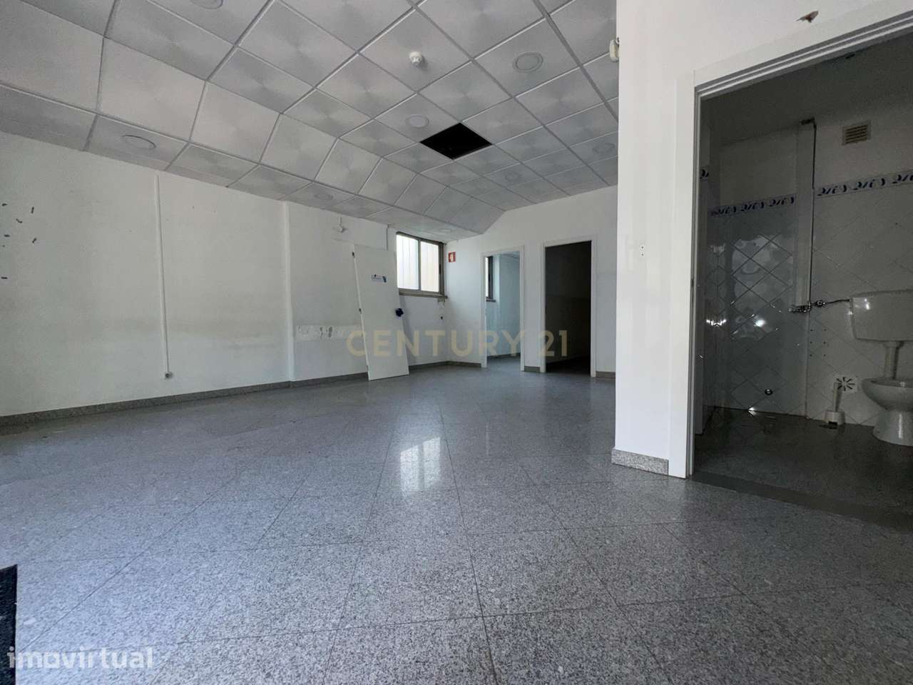 Loja em Benfica, Lisboa - 188m² com 3 casas de banho. - Grande imagem: 4/22