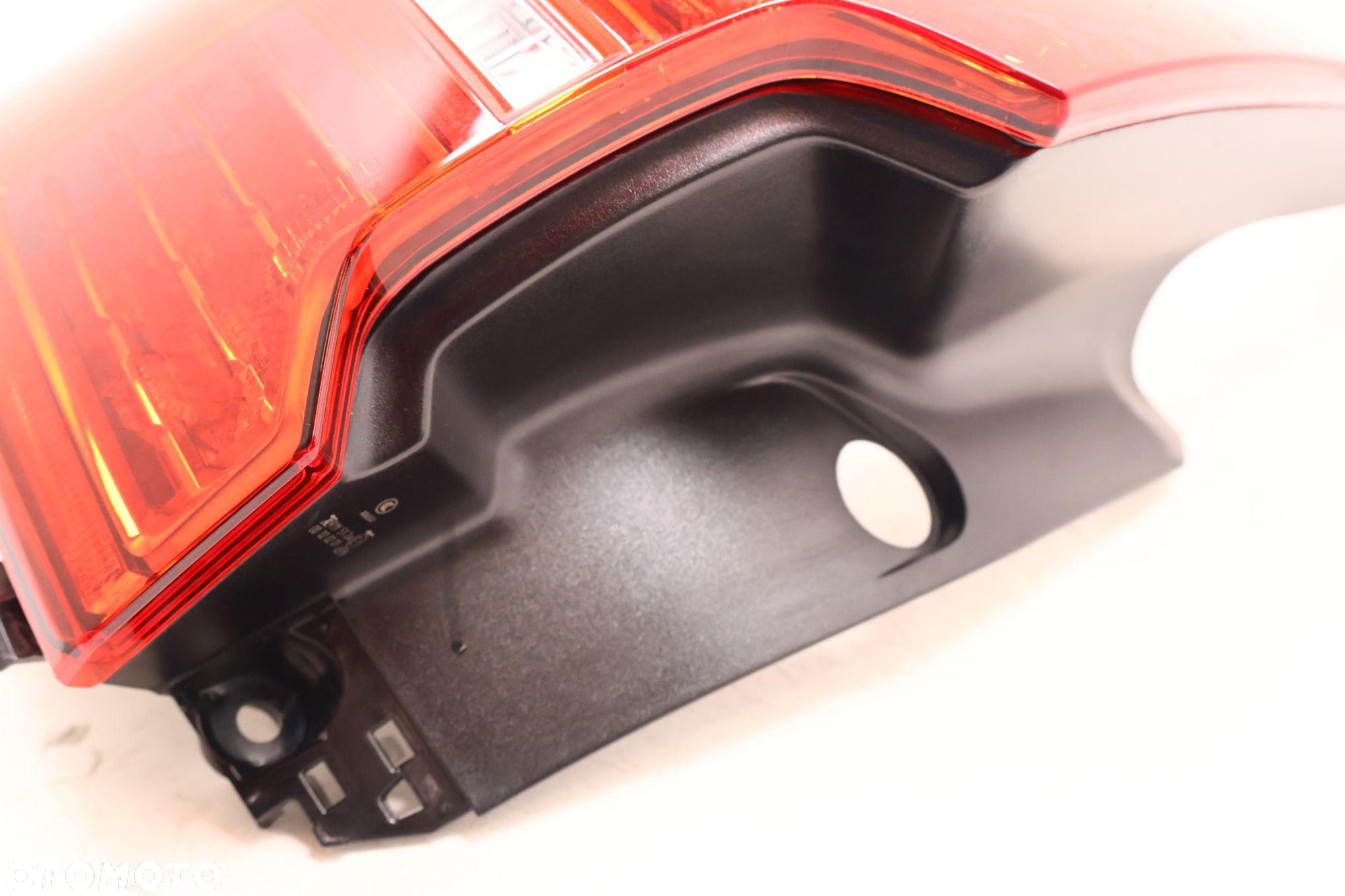 VOLVO XC60 II LAMPA LEWA TYŁ 32228914 - 7