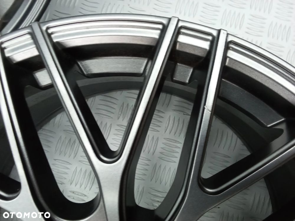 Felgi Mercedes Audi Vw Skoda 8Jx18 et45 5x112 - 9