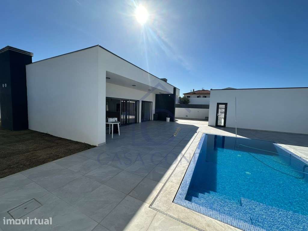 Exclusiva Moradia Isolada Térrea de Luxo em Azeitão - Grande imagem: 2/41