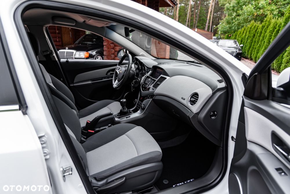 Chevrolet Cruze 1.8 LS - 23