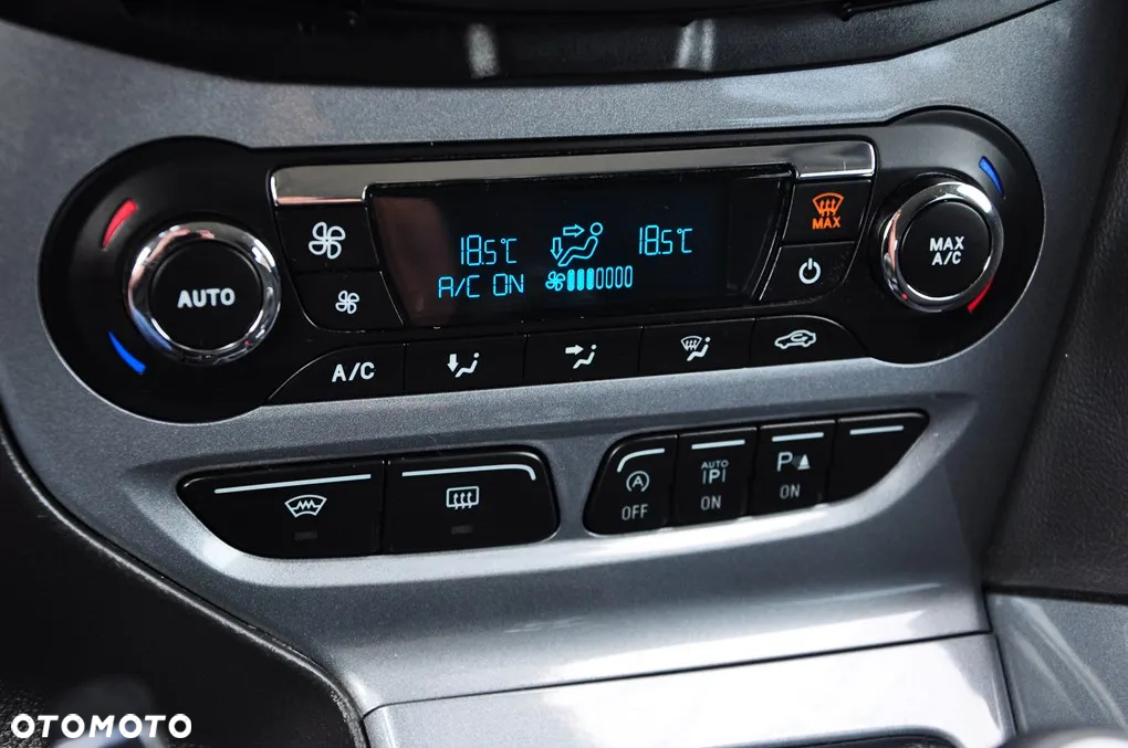 Ford Focus 1.6 EcoBoost Titanium - 36