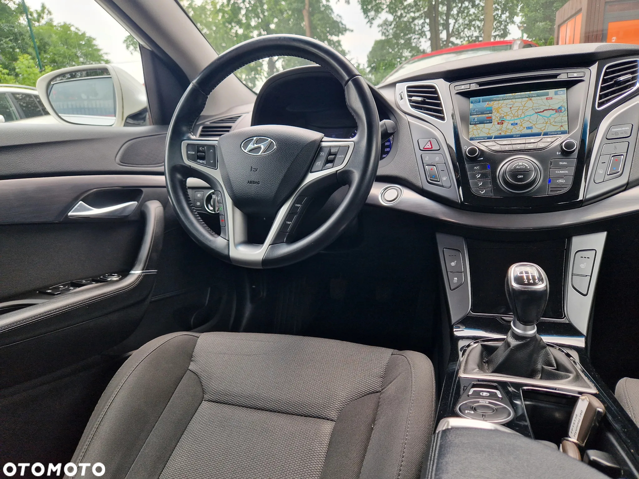 Hyundai i40 Kombi blue 1.6 Family+ - 32